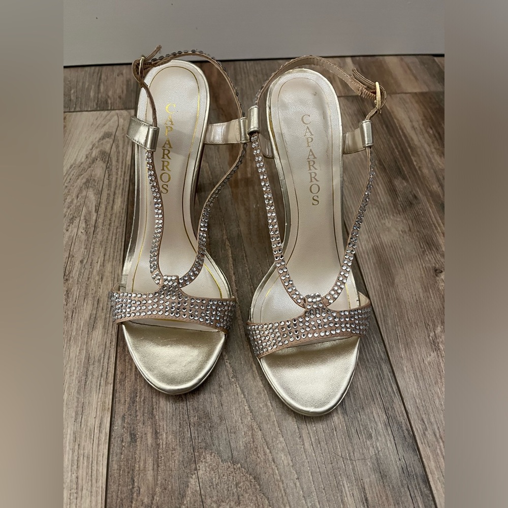 EUC Women’s Caparros Heels. Size 8.